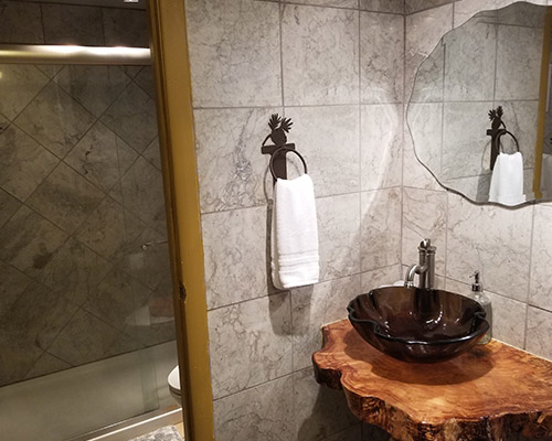 Whispering-pines-suite-03